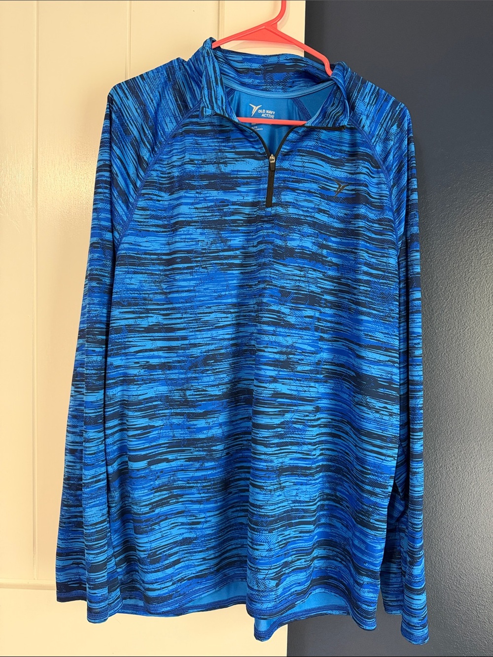 Old Navy Men’s Blue and Black Quarter-Zip Pullover